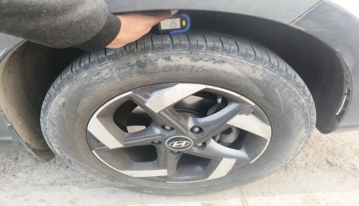 2019 Hyundai VENUE SX PLUS 1.0 TURBO DCT, Petrol, Automatic, 1,28,485 km, tyre