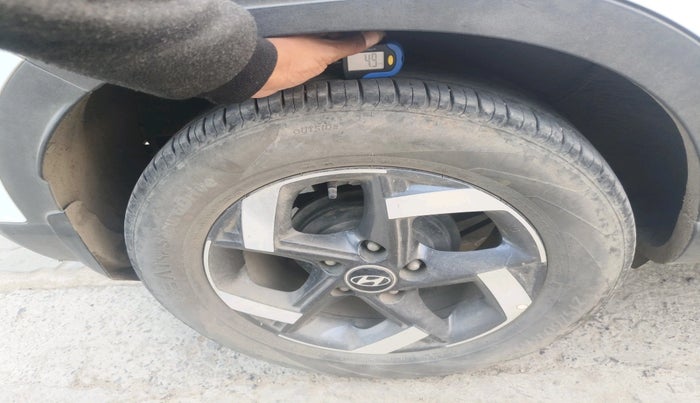 2019 Hyundai VENUE SX PLUS 1.0 TURBO DCT, Petrol, Automatic, 1,28,485 km, tyre