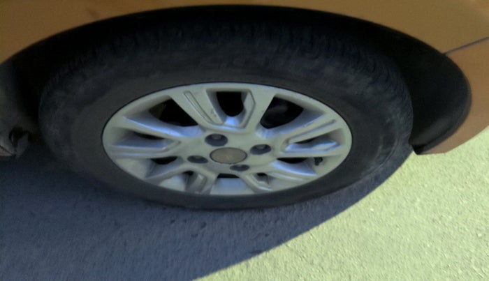 2017 Tata Tiago XZ PETROL, Petrol, Manual, 75,950 km, tyre