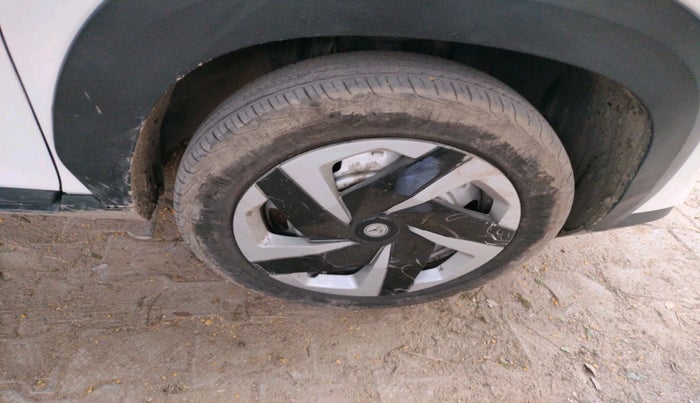 2021 Nissan MAGNITE XE, Petrol, Manual, 55,098 km, tyre