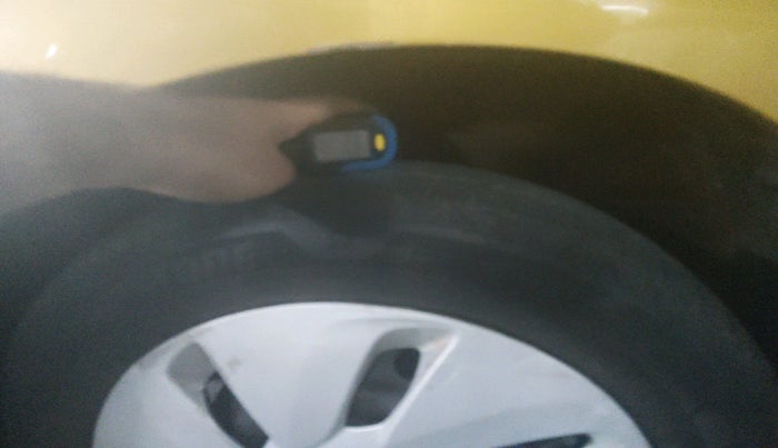 2015 Maruti Celerio VXI AMT, Petrol, Automatic, 1,10,223 km, tyre