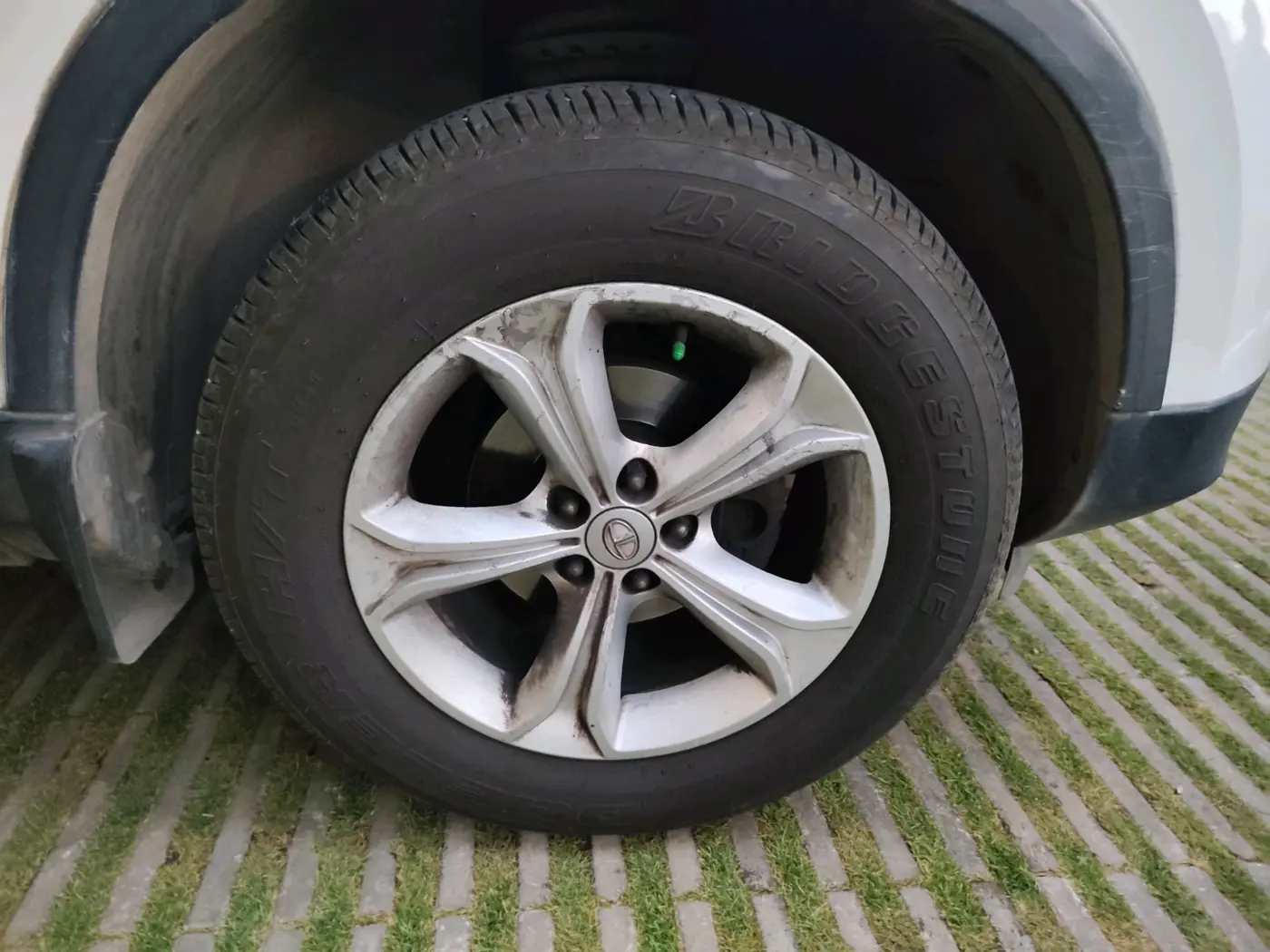 2019 Tata Harrier XZ 2.0L, Diesel, Manual, 70,181 km, tyre