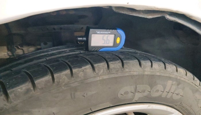 2016 Skoda Rapid 1.5 TDI CR ELEGANCE, Diesel, Manual, 2,88,672 km, tyre