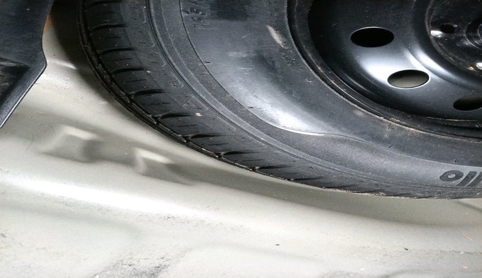 2022 Maruti Swift VXI, Petrol, Manual, 46,391 km, tyre