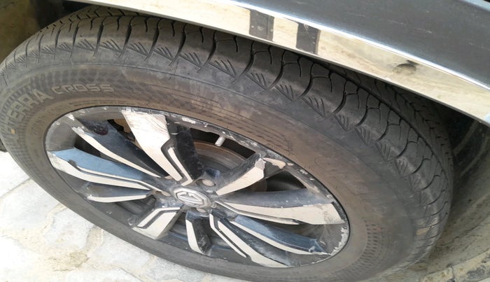 2019 MG HECTOR SHARP 2.0 DIESEL DUAL TONE, Diesel, Manual, 1,28,961 km, tyre