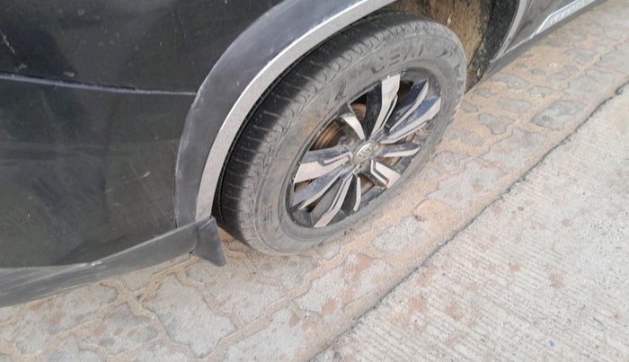 2019 MG HECTOR SHARP 2.0 DIESEL DUAL TONE, Diesel, Manual, 1,28,961 km, tyre