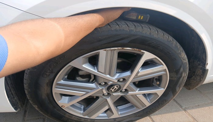 2025 Hyundai Verna SX(O) 1.5 MPI IVT , Petrol, Automatic, 5,080 km, tyre