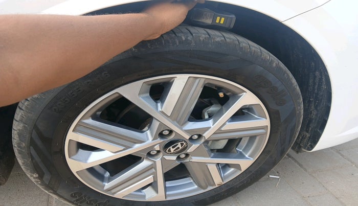 2025 Hyundai Verna SX(O) 1.5 MPI IVT , Petrol, Automatic, 5,080 km, tyre