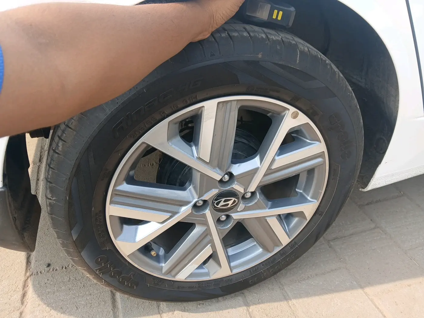 2025 Hyundai Verna SX(O) 1.5 MPI IVT , Petrol, Automatic, 6,000 km, tyre