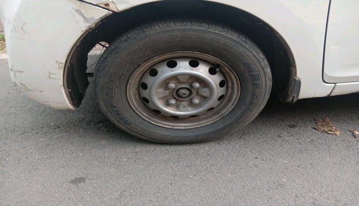 2013 Hyundai Eon ERA +, Petrol, Manual, 59,930 km, tyre