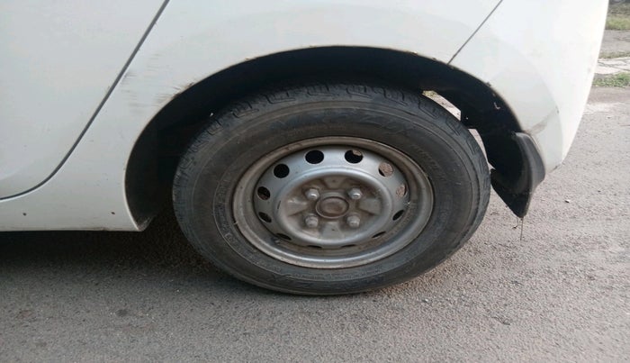 2013 Hyundai Eon ERA +, Petrol, Manual, 59,930 km, tyre