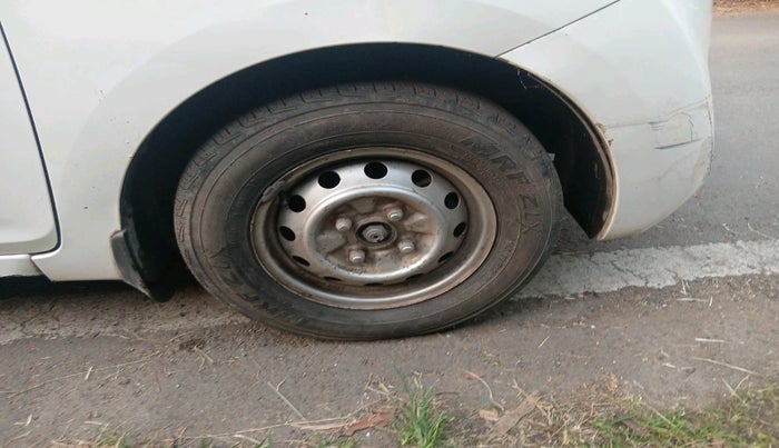 2013 Hyundai Eon ERA +, Petrol, Manual, 59,930 km, tyre