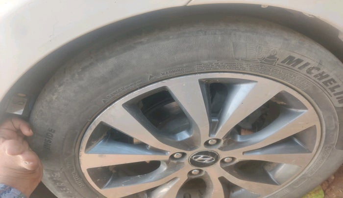 2014 Hyundai Verna FLUIDIC 1.6 CRDI SX OPT, Diesel, Manual, 1,29,757 km, tyre