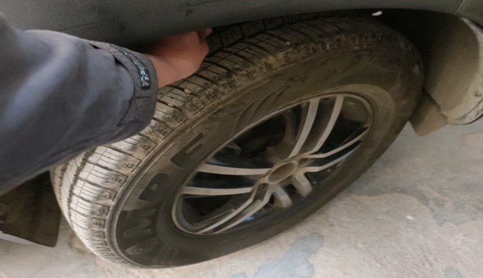 2017 Mahindra Scorpio S4 PLUS 1.99 INTELLI-HYBRID, Diesel, Manual, 35,287 km, tyre