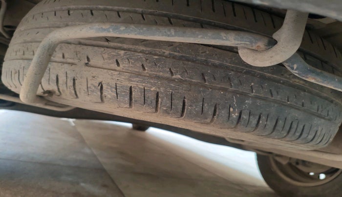 2020 Maruti Ertiga VXI CNG, Petrol, Manual, 93,301 km, tyre