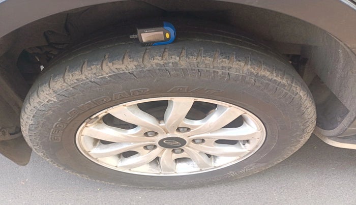 2016 Mahindra XUV500 W10, Diesel, Manual, 1,24,902 km, tyre