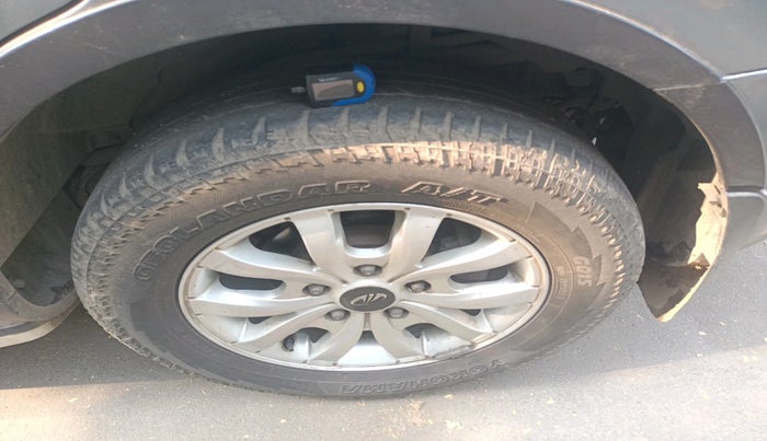 2016 Mahindra XUV500 W10, Diesel, Manual, 1,24,902 km, tyre