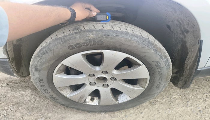 2011 Skoda Yeti ACTIVE 2.0 TDI CR 4X2, Diesel, Manual, 1,06,610 km, tyre