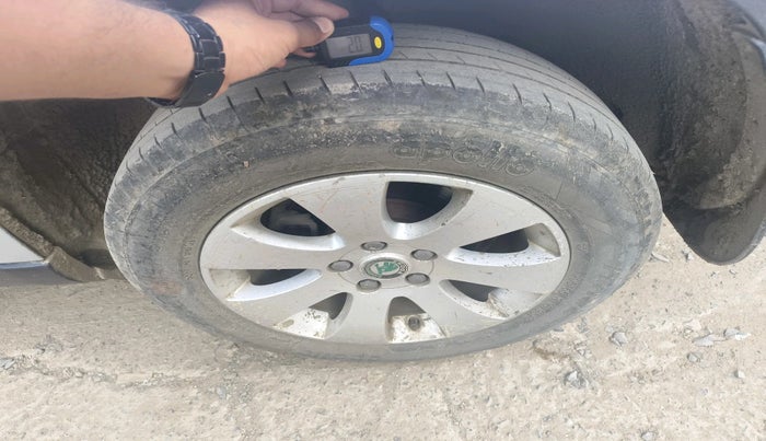 2011 Skoda Yeti ACTIVE 2.0 TDI CR 4X2, Diesel, Manual, 1,06,610 km, tyre