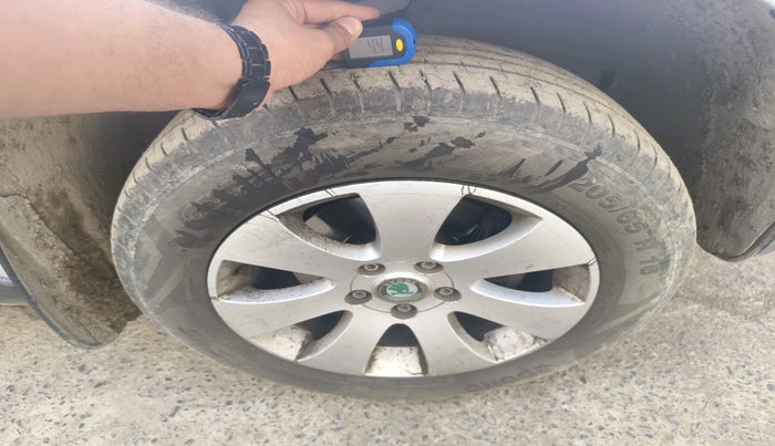 2011 Skoda Yeti ACTIVE 2.0 TDI CR 4X2, Diesel, Manual, 1,06,610 km, tyre