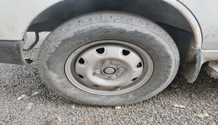 2022 Maruti Eeco 5 STR AC CNG (O), Petrol, Manual, 55,601 km, tyre