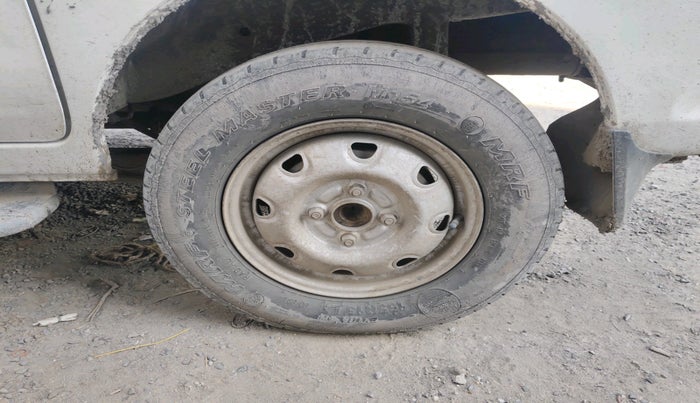 2022 Maruti Eeco 5 STR AC CNG (O), Petrol, Manual, 55,601 km, tyre