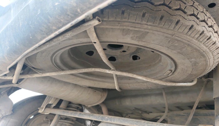 2022 Maruti Eeco 5 STR AC CNG (O), Petrol, Manual, 55,601 km, tyre