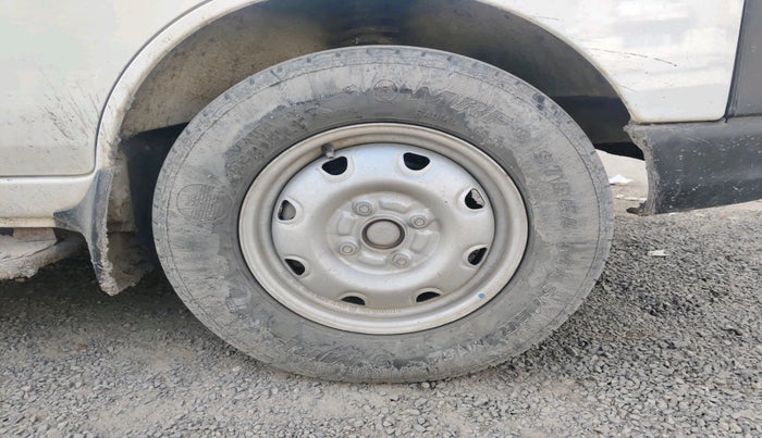 2022 Maruti Eeco 5 STR AC CNG (O), Petrol, Manual, 55,601 km, tyre