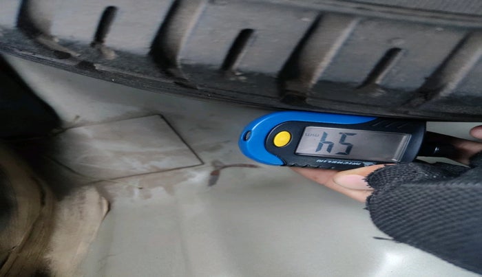 2015 Maruti S Cross ALPHA 1.3, Diesel, Manual, 1,79,940 km, tyre