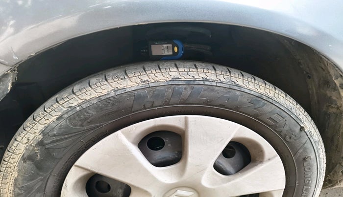 2011 Maruti Ritz VXI, Petrol, Manual, 1,00,000 km, tyre