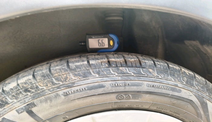 2011 Maruti Ritz VXI, Petrol, Manual, 1,00,000 km, tyre