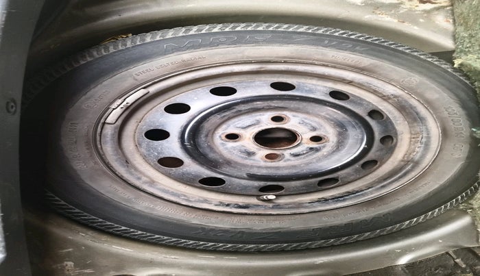 2011 Maruti Ritz VXI, Petrol, Manual, 1,00,000 km, tyre