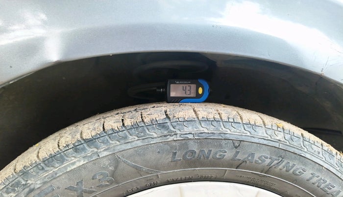 2011 Maruti Ritz VXI, Petrol, Manual, 1,00,000 km, tyre