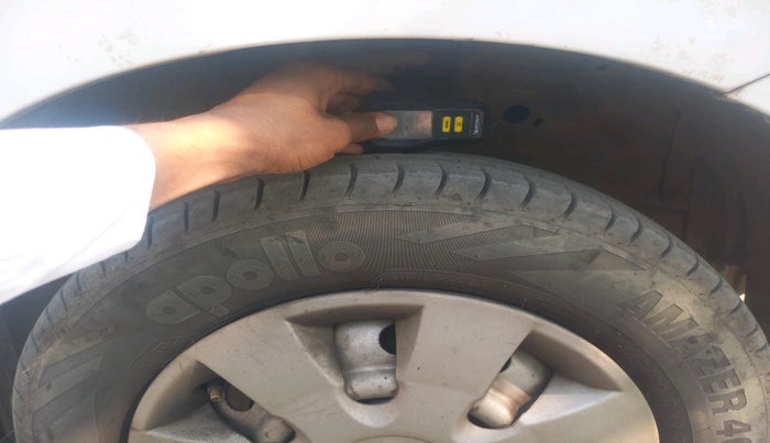 2015 Maruti Wagon R 1.0 LXI, Petrol, Manual, 1,24,457 km, tyre