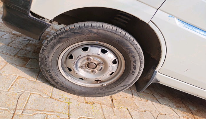 2015 Maruti Eeco 5 STR WITH A/C+HTR, Petrol, Manual, 17,082 km, tyre