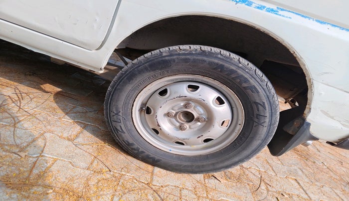 2015 Maruti Eeco 5 STR WITH A/C+HTR, Petrol, Manual, 17,082 km, tyre