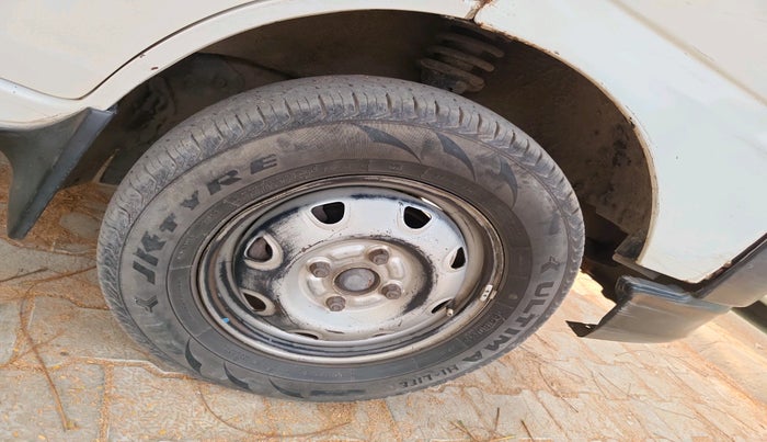 2015 Maruti Eeco 5 STR WITH A/C+HTR, Petrol, Manual, 17,082 km, tyre