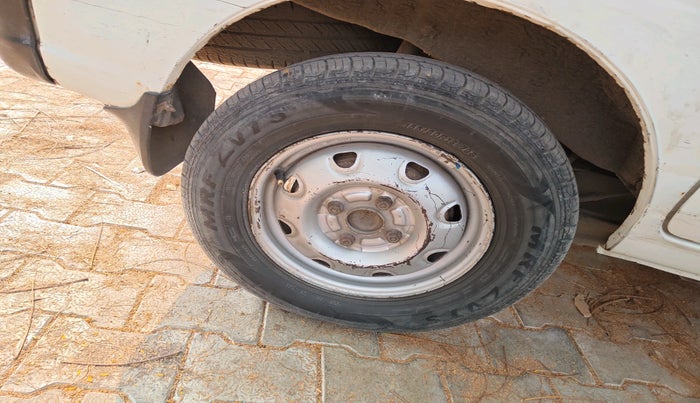 2015 Maruti Eeco 5 STR WITH A/C+HTR, Petrol, Manual, 17,082 km, tyre