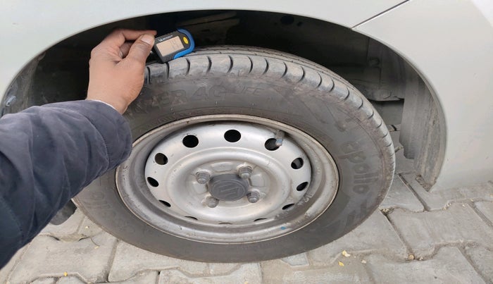 2013 Maruti Wagon R 1.0 LXI CNG, Petrol, Manual, 1,20,260 km, tyre