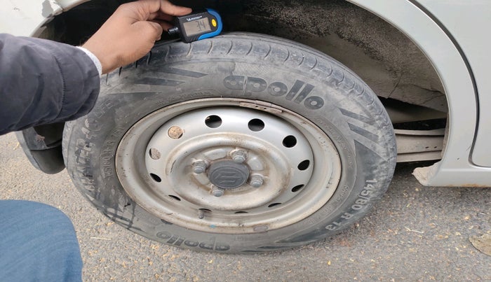 2013 Maruti Wagon R 1.0 LXI CNG, Petrol, Manual, 1,20,260 km, tyre