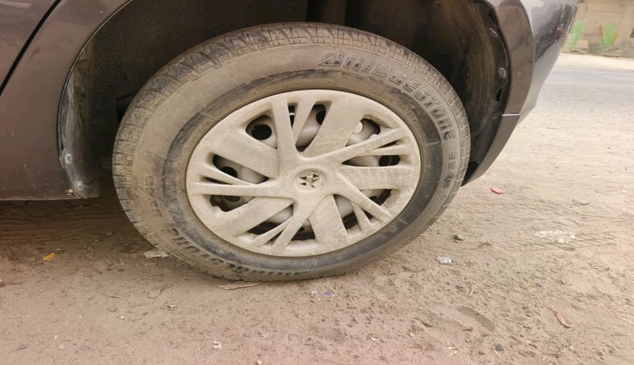 2015 Maruti Swift LXI, Petrol, Manual, 28,949 km, tyre