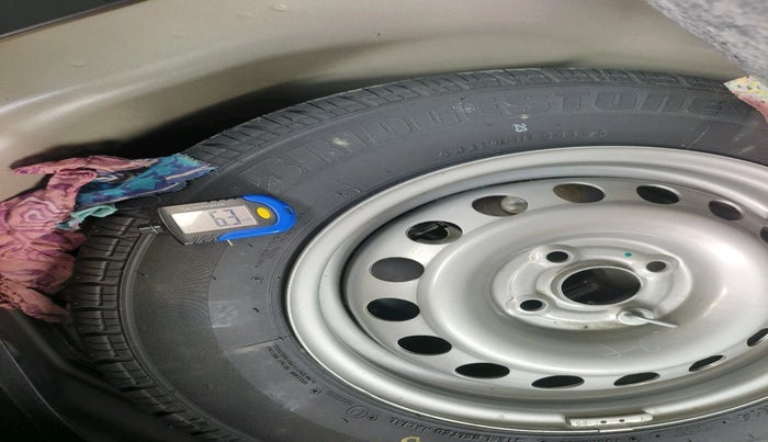 2015 Maruti Swift LXI, Petrol, Manual, 28,949 km, tyre