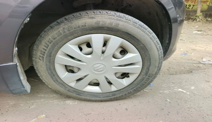 2015 Maruti Swift LXI, Petrol, Manual, 28,949 km, tyre