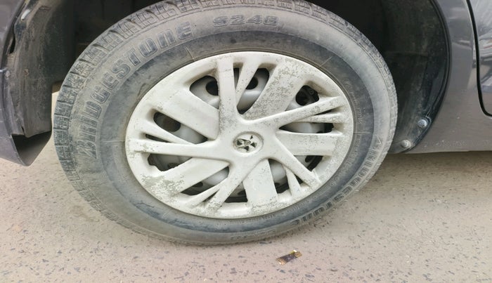 2015 Maruti Swift LXI, Petrol, Manual, 28,949 km, tyre