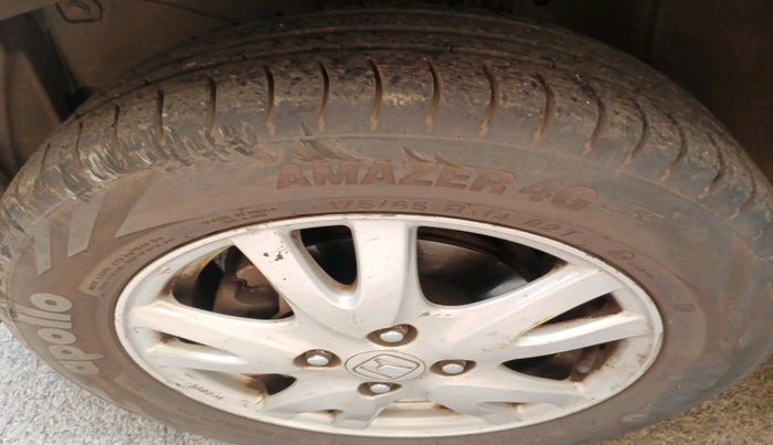 2013 Honda Brio V AT, Petrol, Automatic, 97,671 km, tyre