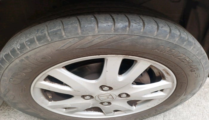 2013 Honda Brio V AT, Petrol, Automatic, 97,671 km, tyre