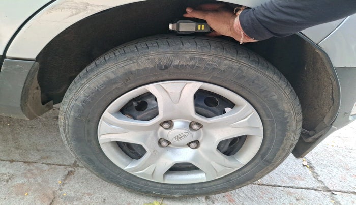 2015 Ford Ecosport AMBIENTE 1.5L PETROL, Petrol, Manual, 1,00,001 km, tyre