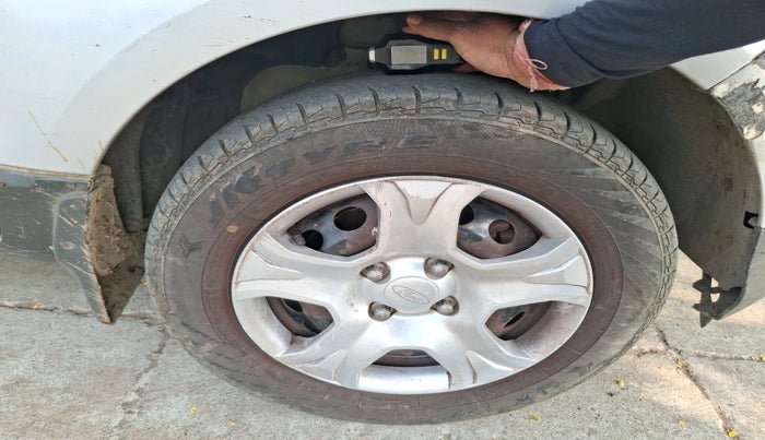 2015 Ford Ecosport AMBIENTE 1.5L PETROL, Petrol, Manual, 1,00,001 km, tyre