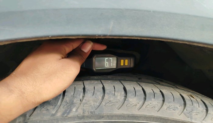 2023 KIA CARENS PRESTIGE PLUS 1.4 PETROL 7 STR, Petrol, Manual, 61,397 km, tyre