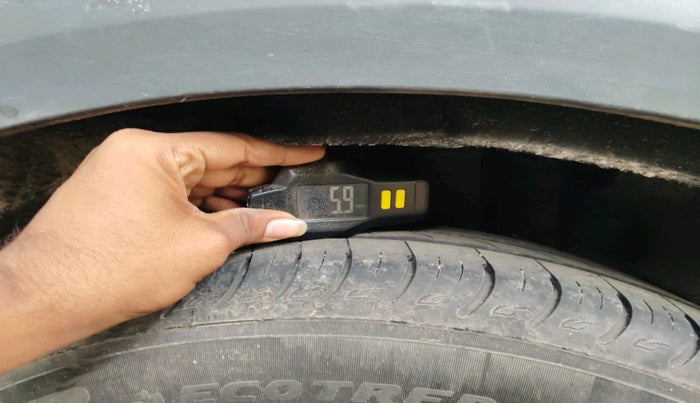 2023 KIA CARENS PRESTIGE PLUS 1.4 PETROL 7 STR, Petrol, Manual, 61,397 km, tyre